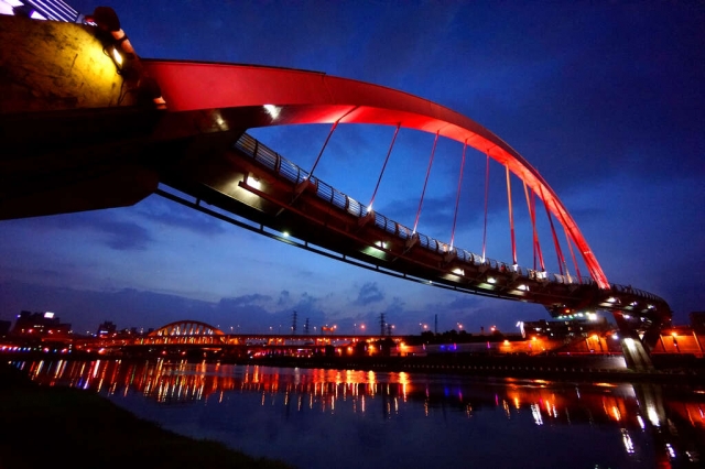 彩虹橋-台北國泰萬怡酒店